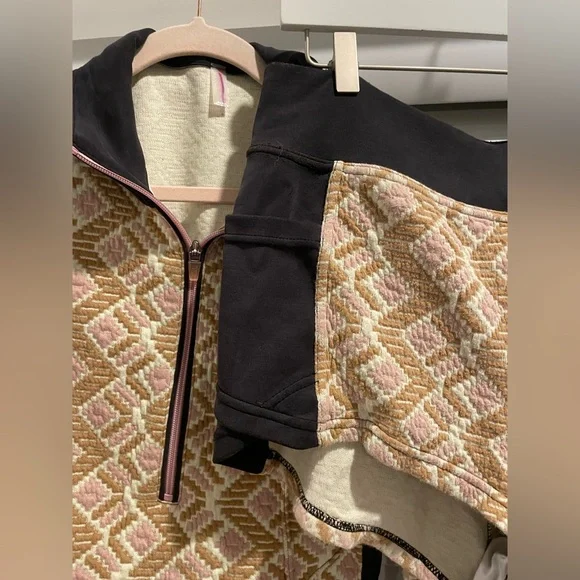 FP Movement Geometric Patterned Activewear Set - Picture 4 of 12